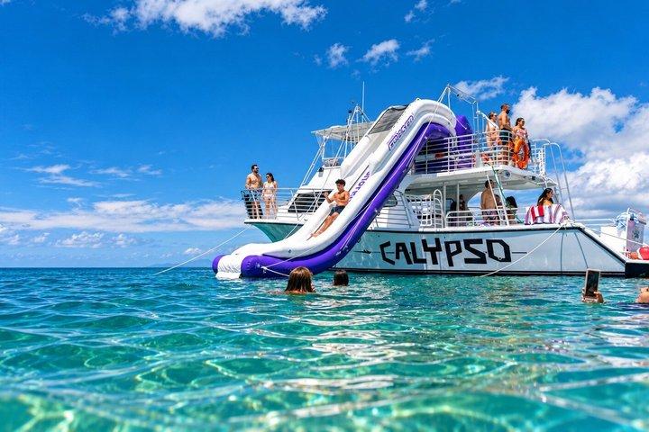 Icacos oder Vieques All-Inclusive Schnorcheln & Wasserrutschen Bootstour