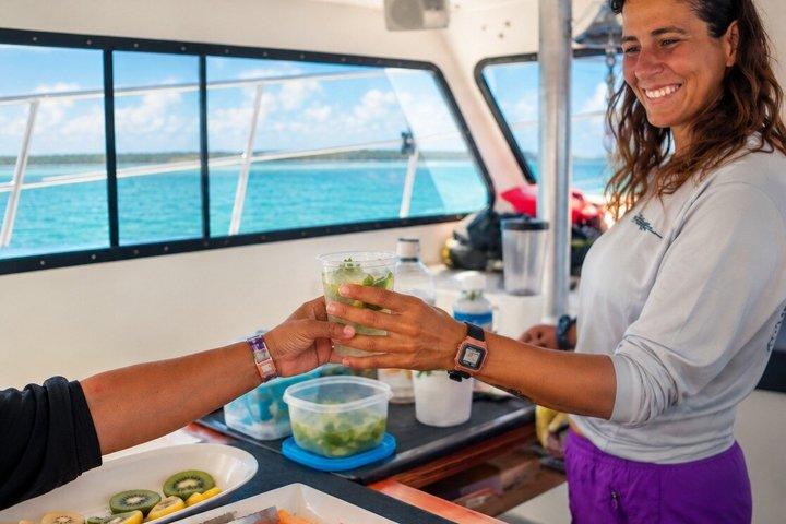 Icacos oder Vieques All-Inclusive Schnorcheln & Wasserrutschen Bootstour