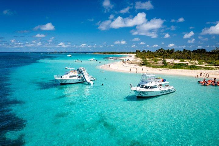 Icacos oder Vieques All-Inclusive Schnorcheln & Wasserrutschen Bootstour