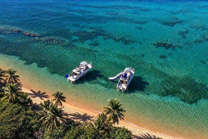 Icacos oder Vieques All-Inclusive Schnorcheln & Wasserrutschen Bootstour