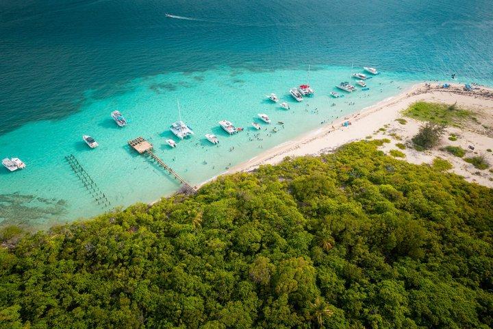 Icacos oder Vieques All-Inclusive Schnorcheln & Wasserrutschen Bootstour