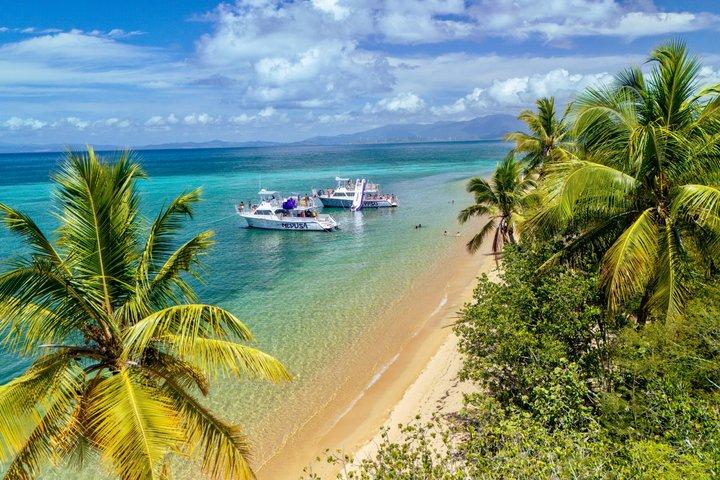 Icacos oder Vieques All-Inclusive Schnorcheln & Wasserrutschen Bootstour