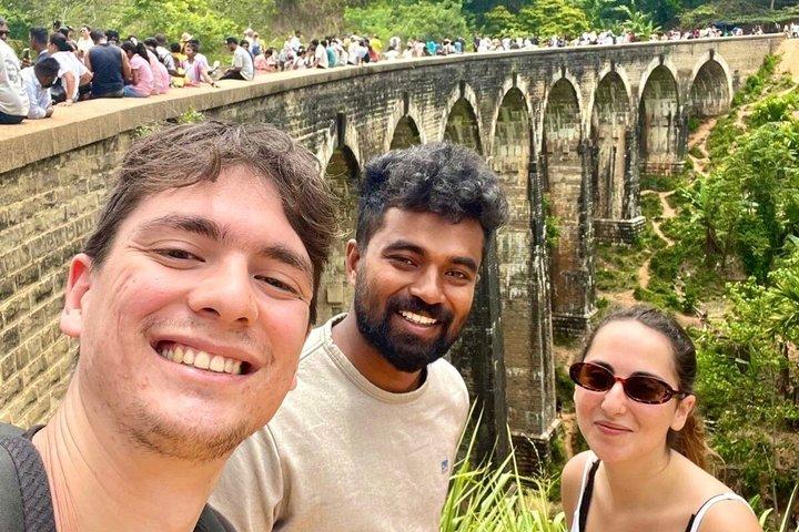 英語を話すドライバー付きスリランカのカスタム7～10日間ツアー