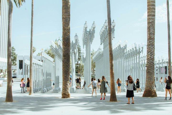 LACMA美術館 アートの年ごとのガイドツアー（入場料込み）