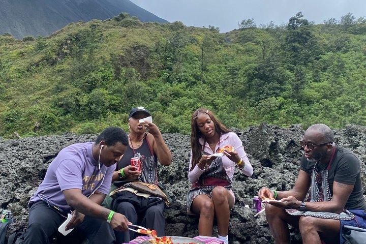 パカヤ火山。 火山の熱を利用したツアーとピザ作り体験