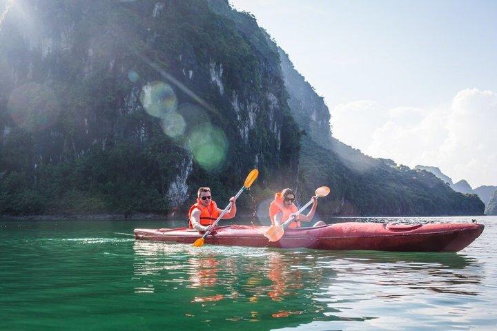 豪華6時間ハロン湾クルーズ（ランチ、カヤック、洞窟、島々付き）
