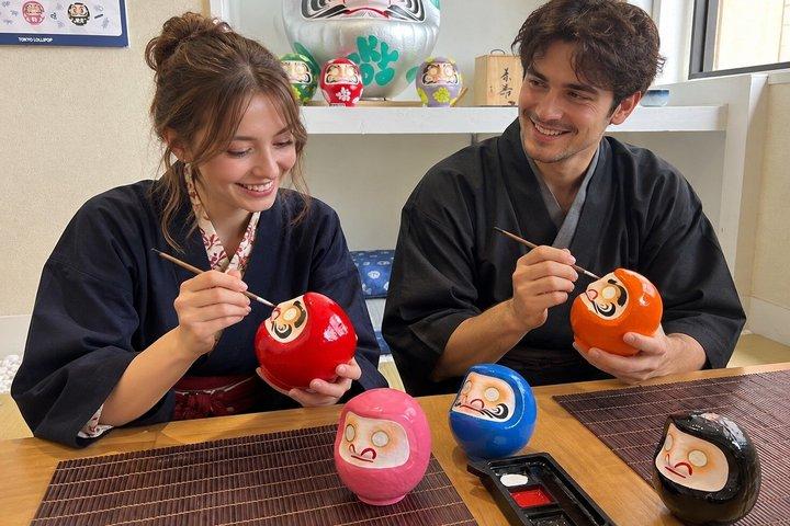 東京だるま絵付けワークショップ：伝統的な日本語文化