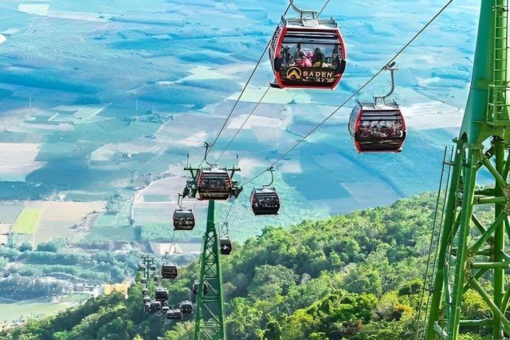 サイゴン発：ブラックバージンマウンテン、カオダイ寺院＆クチー1日