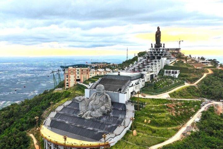 サイゴン発：ブラックバージンマウンテン、カオダイ寺院＆クチー1日