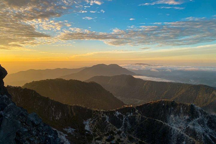 メダンからの日の出ツアーまたはハイキングシバヤック山