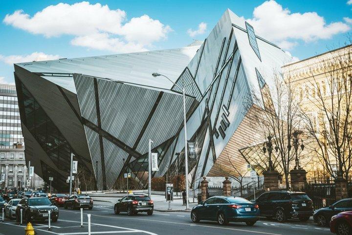 Museum and Avenue Road Toronto Walk
