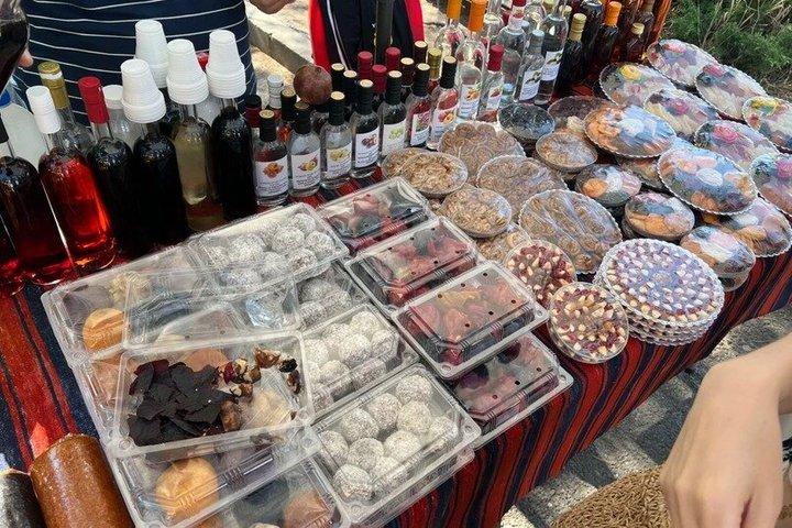 エレバンから出発するガルニ・ゲガルド・ラヴァシュ焼きツアー