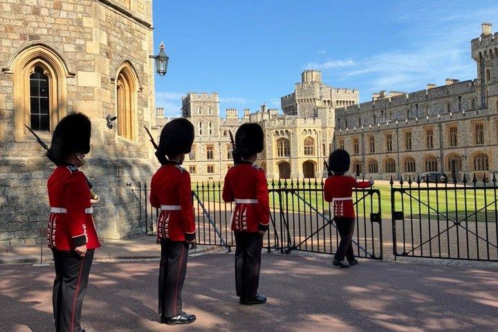 Private Walking Tour with Accredited Expert Guide Windsor Castle