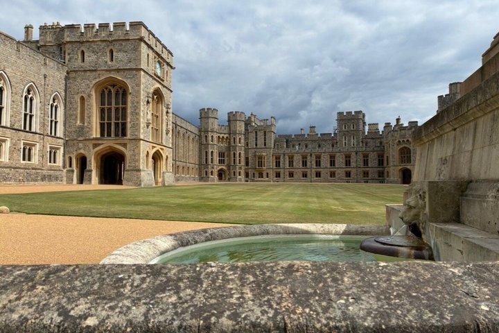 Private Walking Tour with Accredited Expert Guide Windsor Castle