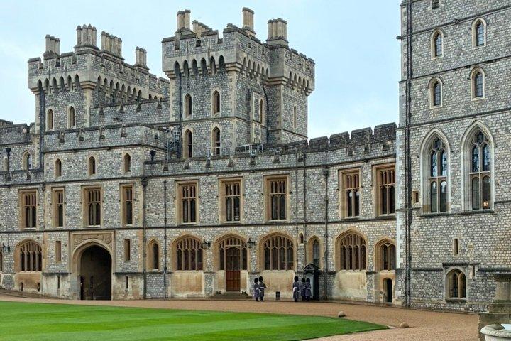 Private Walking Tour with Accredited Expert Guide Windsor Castle