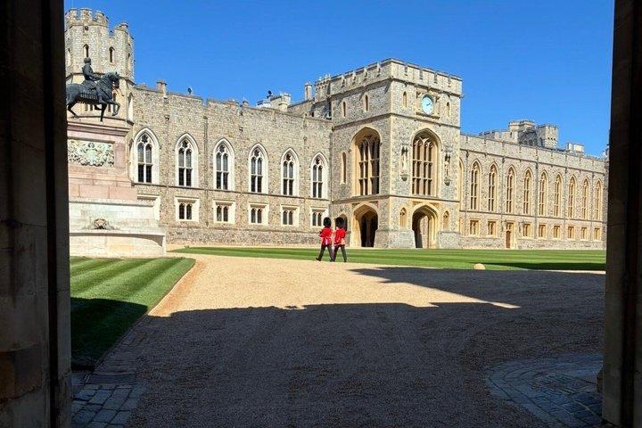 Private Walking Tour with Accredited Expert Guide Windsor Castle