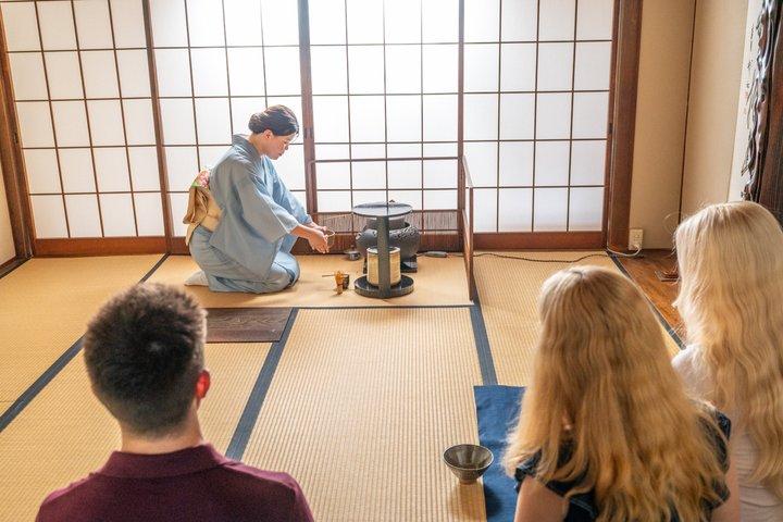 京都の町家で茶道体験
