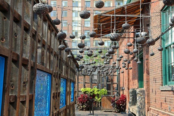 Toronto Highlights Private Guided Walking Tour
