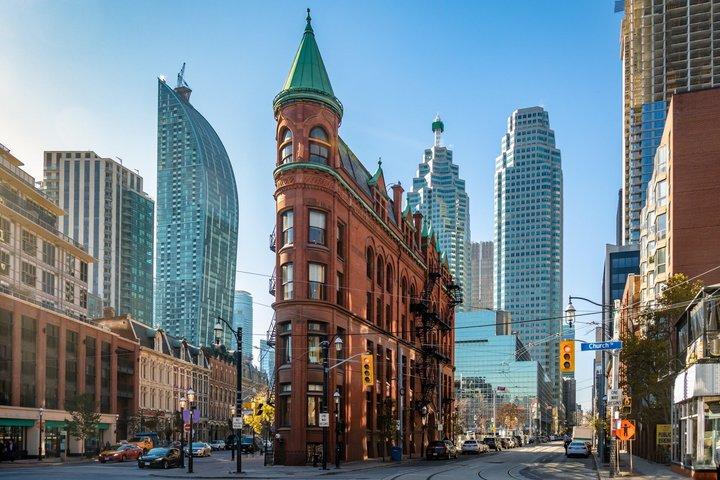 Toronto Highlights Private Guided Walking Tour