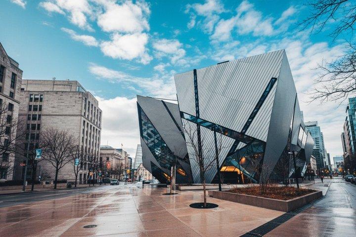 Toronto Highlights Private Guided Walking Tour