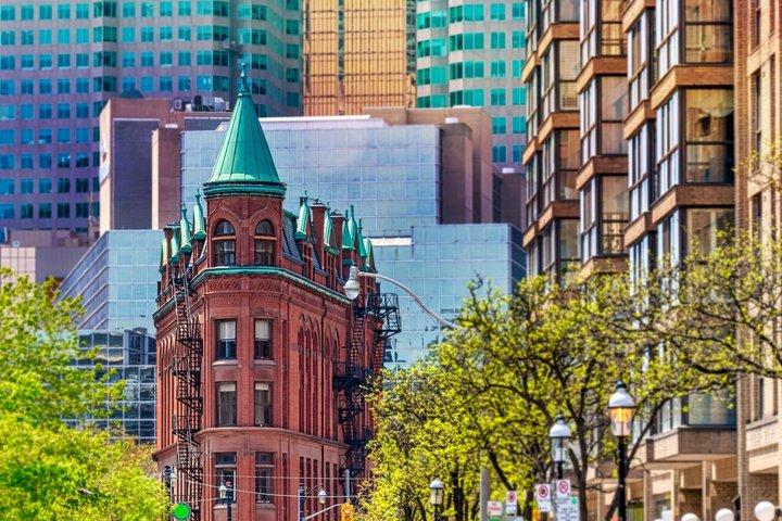 Toronto Highlights Private Guided Walking Tour