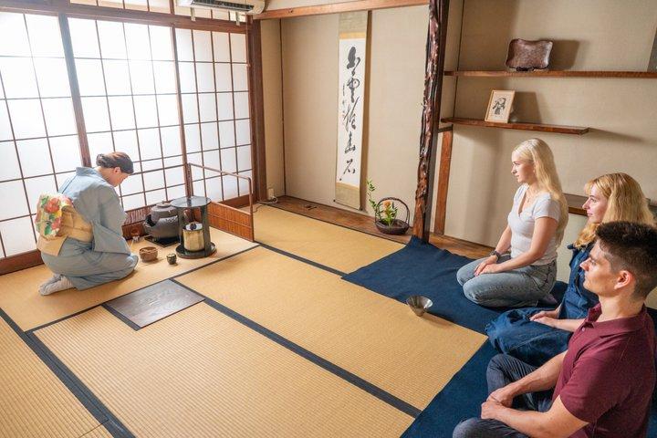 京都の町家で茶道体験