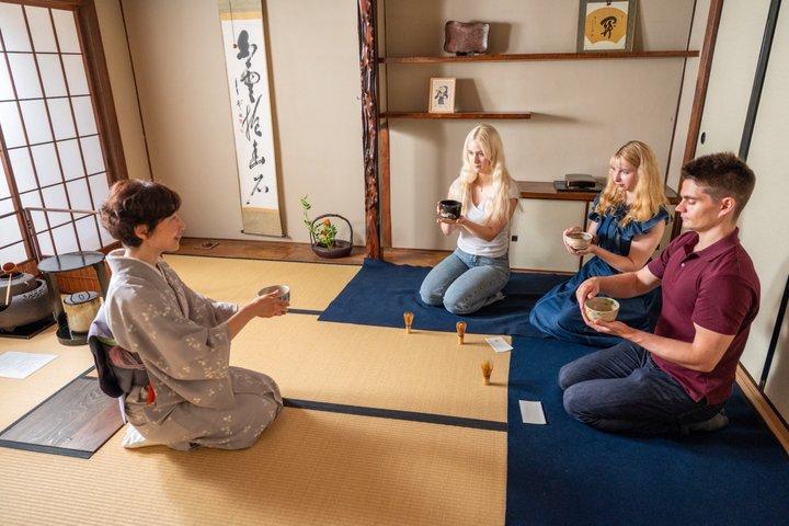 京都の町家で茶道体験