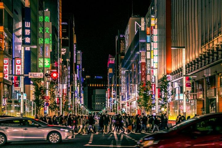 新宿ナイトウォーキングツアー スカイラインビューとランタン通り