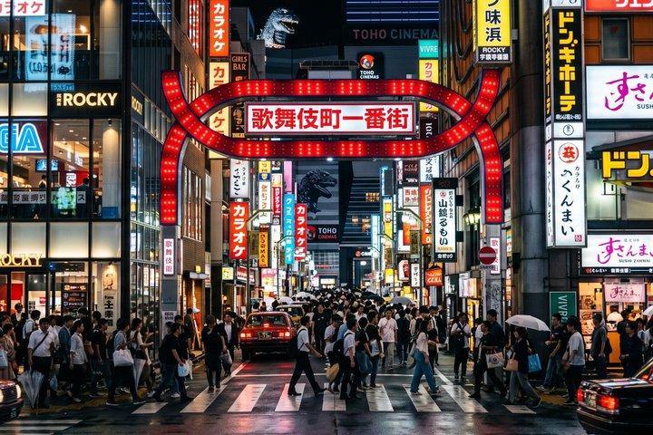新宿ナイトウォーキングツアー スカイラインビューとランタン通り