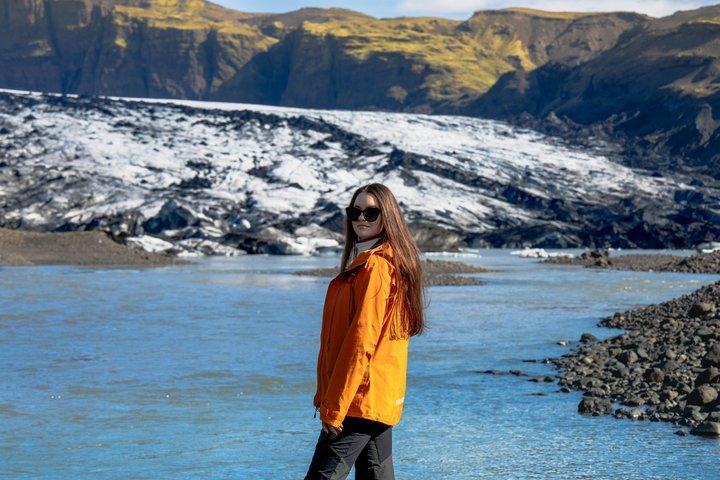 ソルハイマヨクルの氷河エッジガイドウォークと温かい飲み物