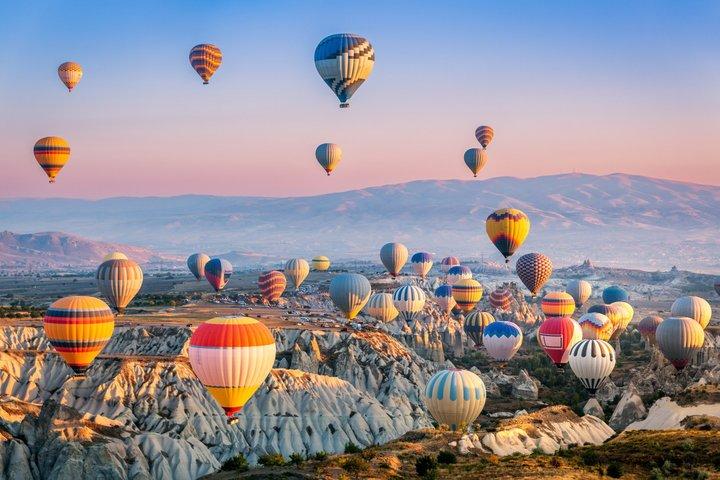 カッパドキア：日の出の熱気球観覧体験