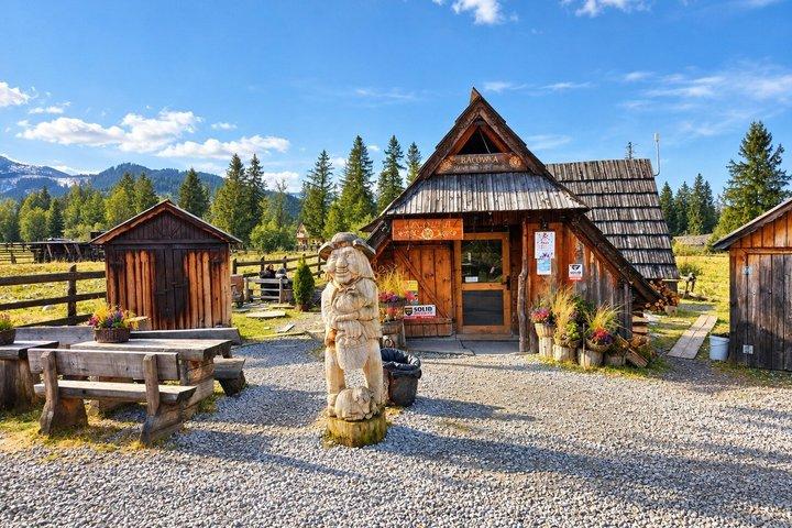 クラクフ発：ザコパネ、タトラ山脈＆グバウフカ日帰り旅行