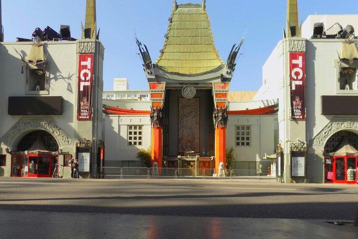 ハリウッドのネオンライトと映画レジェンド屋外ウォーキングツアー