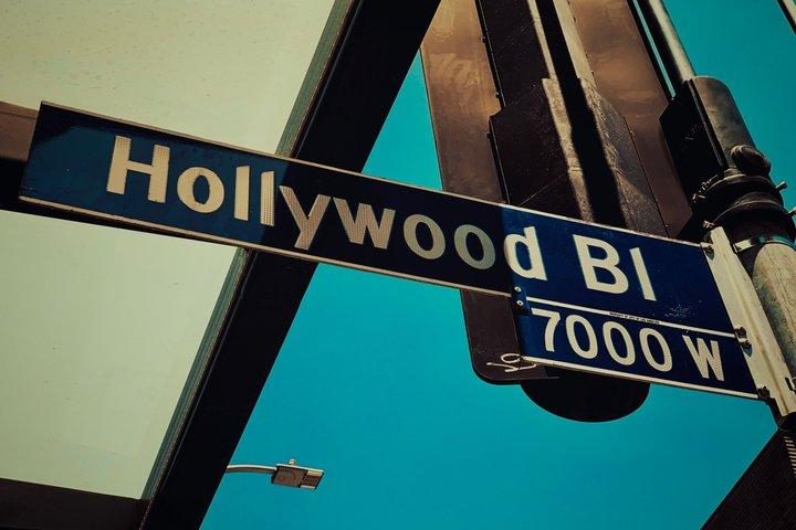 ハリウッドのネオンライトと映画レジェンド屋外ウォーキングツアー