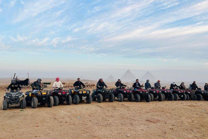 ATVでのギザ砂漠サンセットアドベンチャー(無料写真撮影付き)