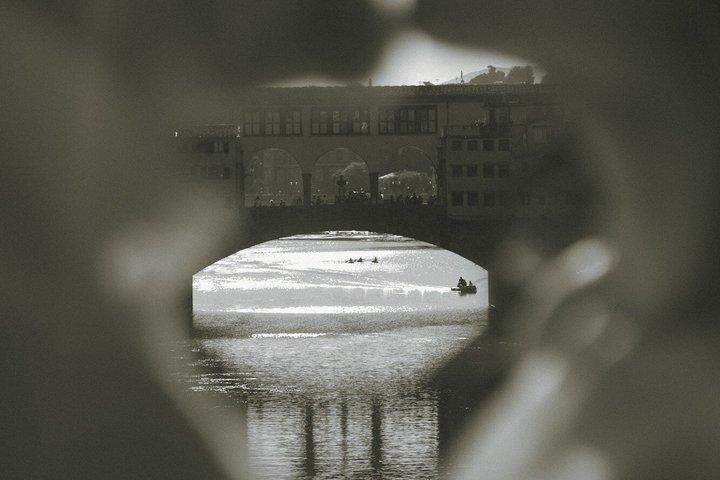 Book a romantic photoshoot in Florence