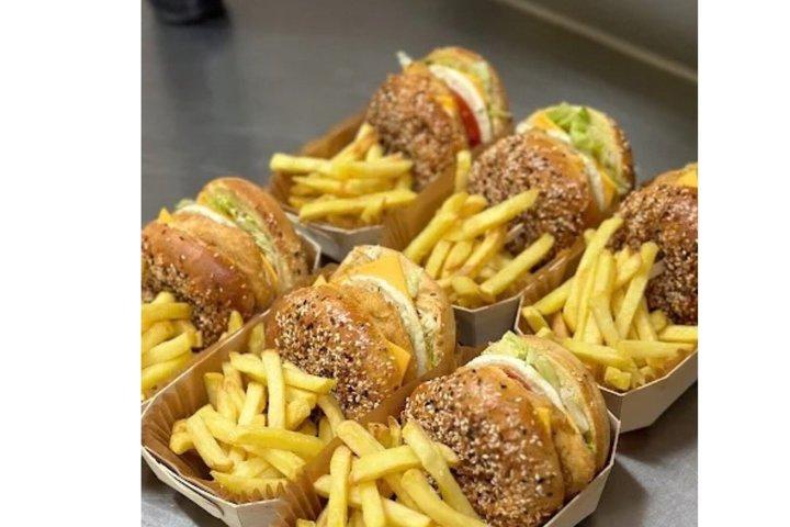 Notre-Dame de Paris: Guided Walk, Macarons, Lunch or Breakfast