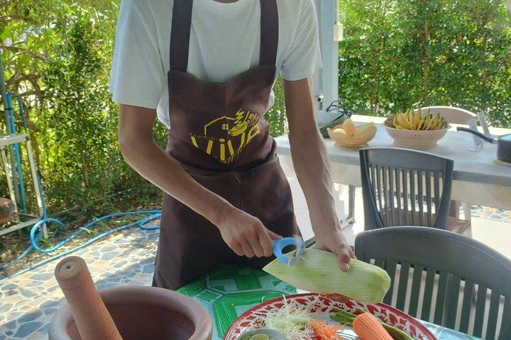 プライベートな運河沿いの料理教室と地元体験によるマーケット
