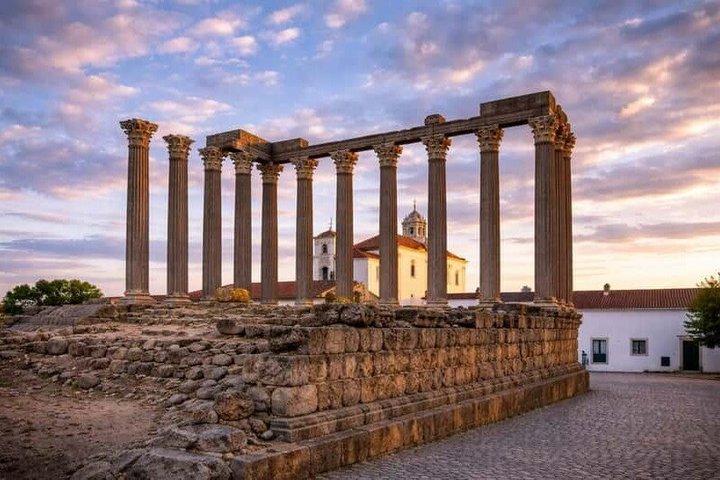 Évora Private Tour from Lisbon with Alentejo Wine Tasting