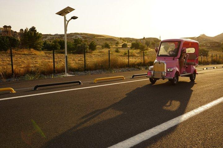 カッパドキア ヴィンテージ電動カートとゼルヴェおよびパシャバグ