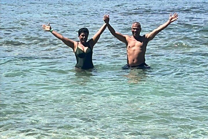 カリブ海の真ん中、天然プール付きのマミー島プライベート ツアー