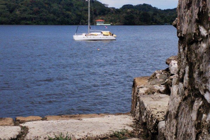 カリブ海の真ん中、天然プール付きのマミー島プライベート ツアー