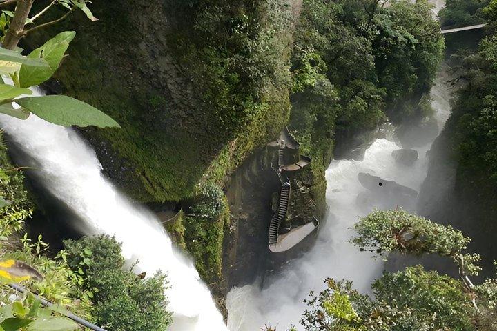 From Quito: Baños Tour - Entrances and Lunch included