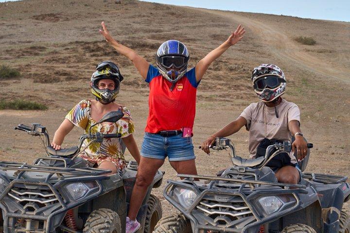 Tour al tramonto nel deserto di Agafay con giro in cammello e cena