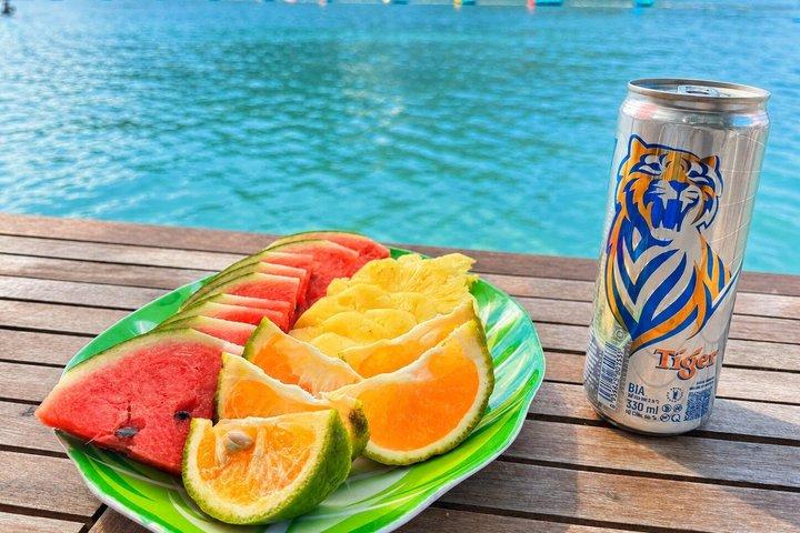ロビンソンビーチでのニャチャン島巡りアドベンチャー