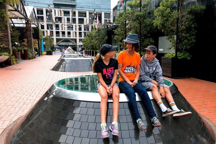 Auckland Small-Group Walking Tour with Treats