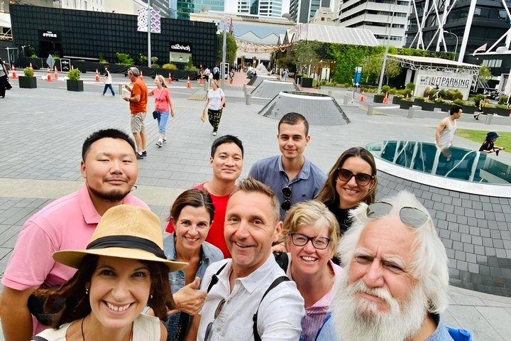 Auckland Small-Group Walking Tour with Treats