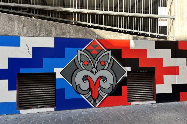 Auckland Small-Group Walking Tour with Treats