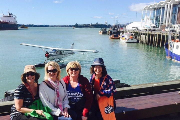 Auckland Small-Group Walking Tour with Treats