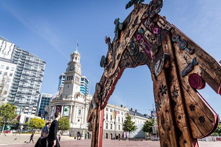 Auckland Small-Group Walking Tour with Treats